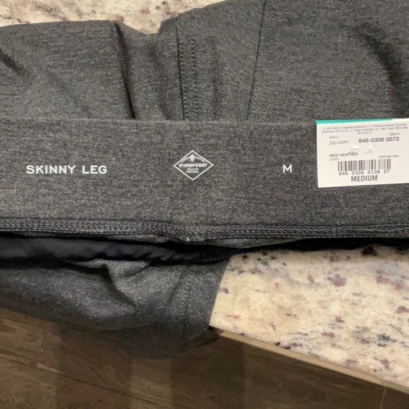 NWT St John’s Bay Secretly Slender comfort stretch legging. - Picture 7 of 7